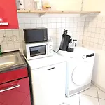 Apartmenthaus - *