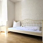 Lejlighed Apartmenthaus - *
