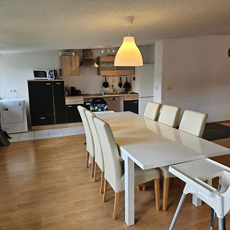 Apartmenthaus - *