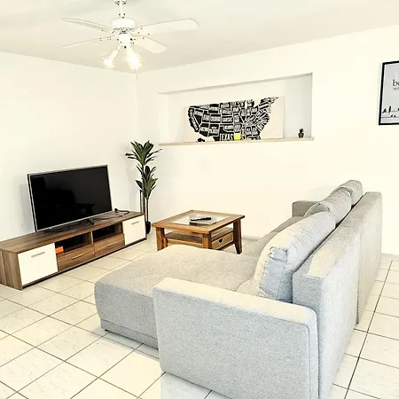Apartmenthaus - *