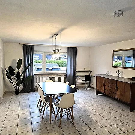 Apartmenthaus - *