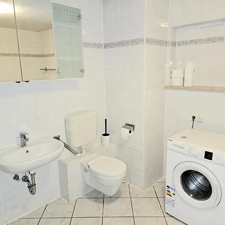 Apartmenthaus - *