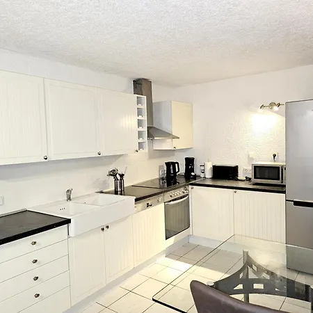 Apartmenthaus - * Mackenbach