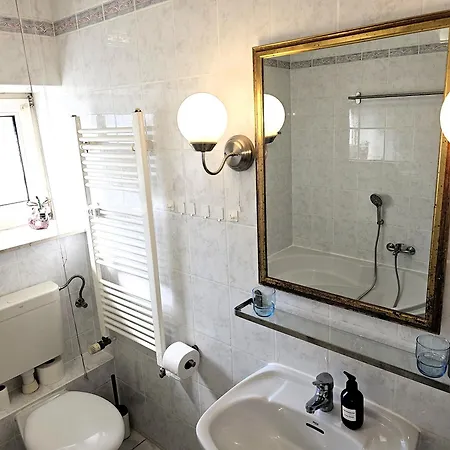 Apartmenthaus - * Mackenbach