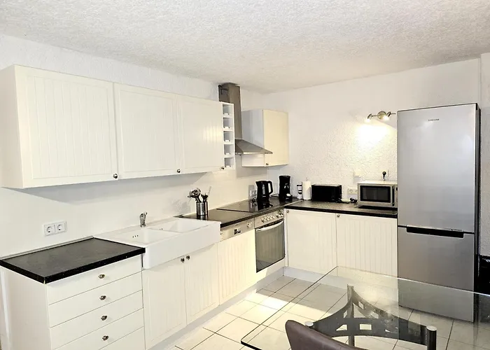 Apartmenthaus - * Mackenbach